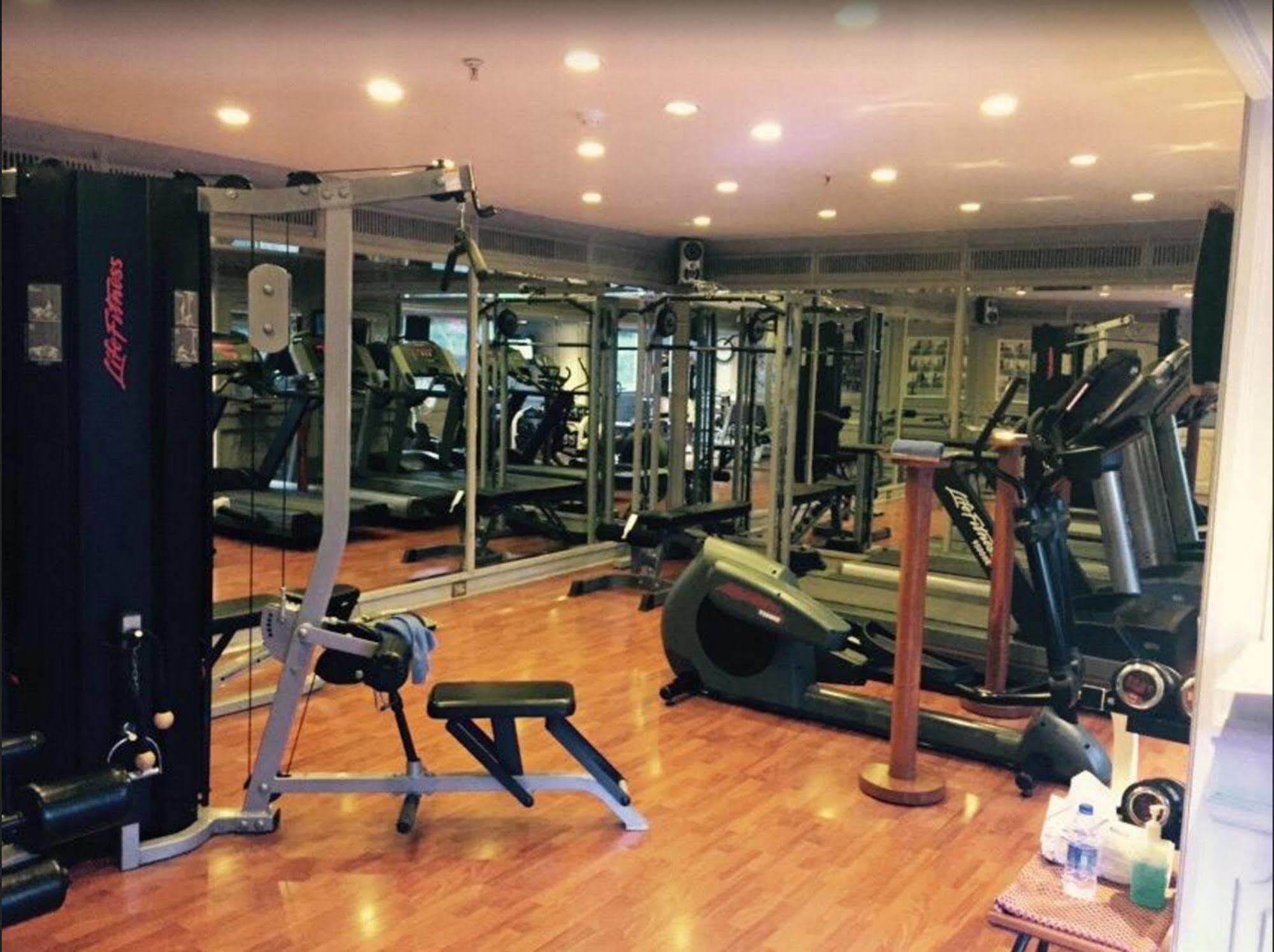 فندق تاج بَنجَرا حيدر أباد المظهر الخارجي الصورة The gym at the hotel